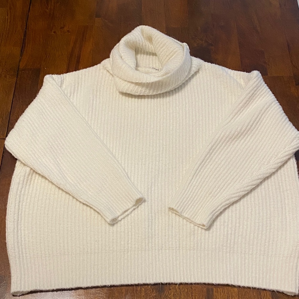DAVI & DANI Oversized Women’s Cream Turtleneck Sweater